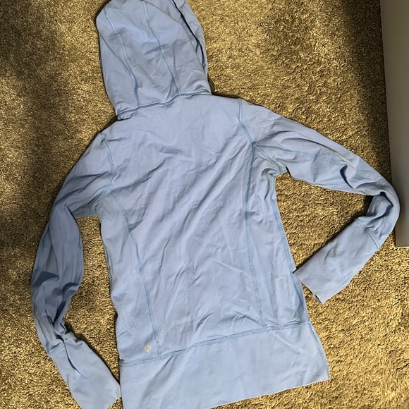 Lululemon hoodie size 4. Used condition - Picture 5 of 6